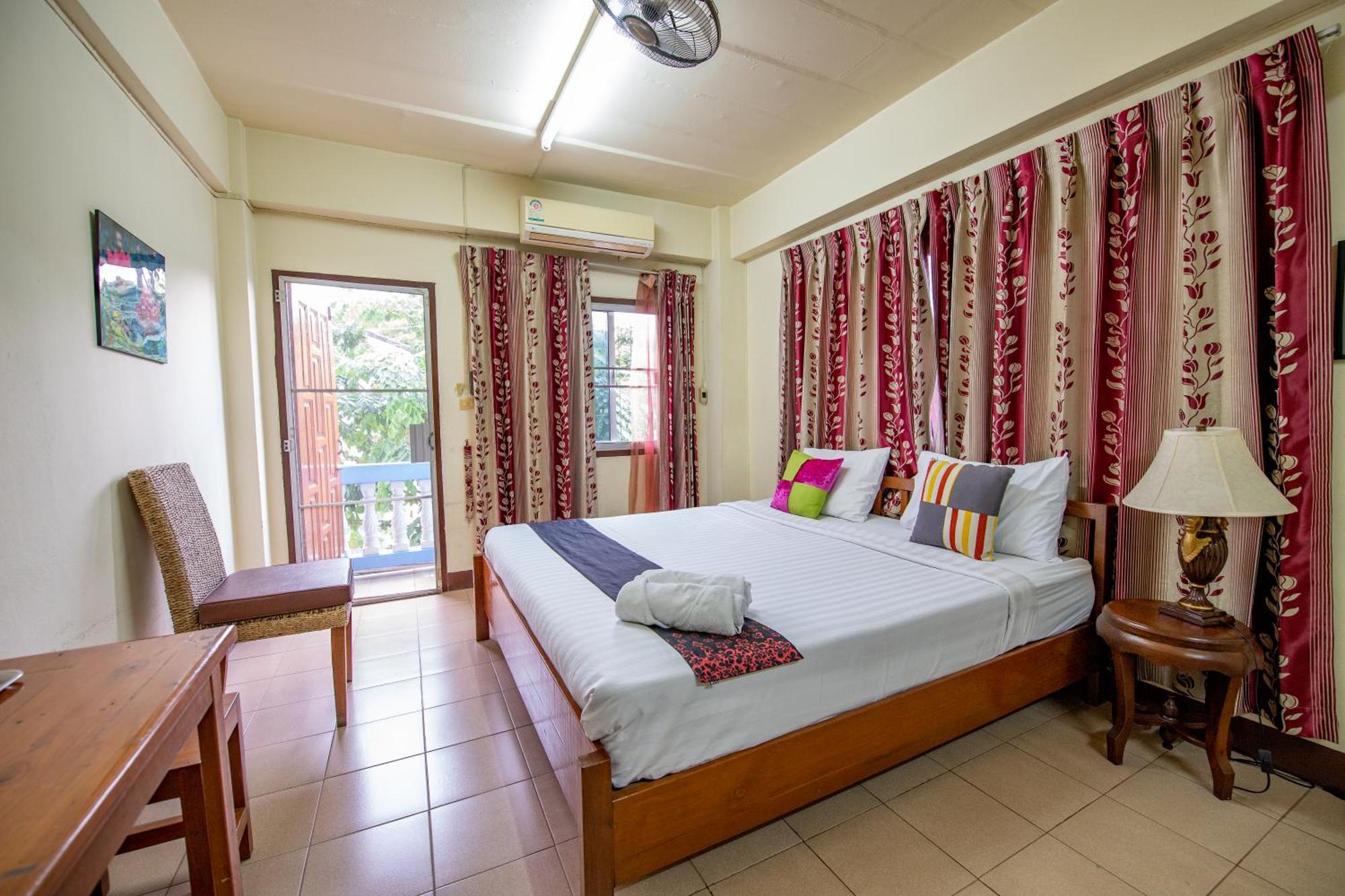 Saithong House Hostel Chiang Mai Bagian luar foto
